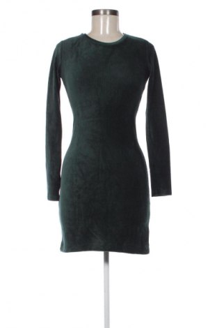 Kleid Pull&Bear, Größe S, Farbe Grün, Preis € 23,59