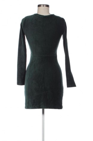 Kleid Pull&Bear, Größe S, Farbe Grün, Preis € 23,59