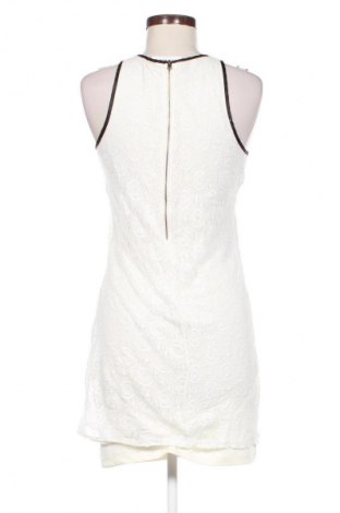 Kleid Pull&Bear, Größe M, Farbe Weiß, Preis € 18,82