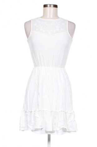 Kleid Stradivarius, Größe S, Farbe Weiß, Preis € 15,99