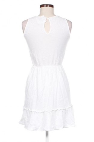 Kleid Stradivarius, Größe S, Farbe Weiß, Preis € 15,99