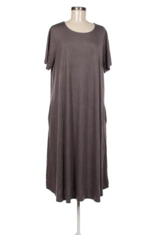 Kleid Zenana Outfitters, Größe XXL, Farbe Grau, Preis 18,99 €