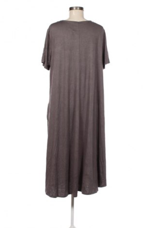 Kleid Zenana Outfitters, Größe XXL, Farbe Grau, Preis 18,99 €