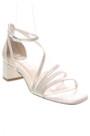 Sandalen Tamaris, Größe 38, Farbe Silber, Preis 59,99 €
