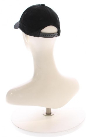 Căciulă Armani Exchange, Culoare Alb, Preț 243,99 Lei