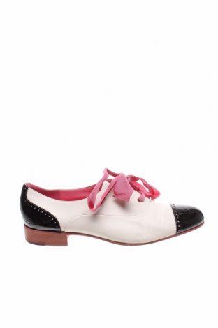Дамски обувки Moschino Cheap And Chic, Размер 40, Цвят Бял, Естествена кожа, Цена 238,00 лв.