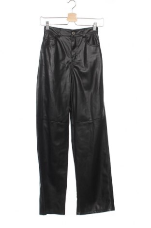 Γυναικείο παντελόνι Bershka, Μέγεθος XXS, Χρώμα Μαύρο, Δερματίνη, Τιμή 21,34 €
