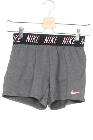 Παιδικό κοντό παντελόνι Nike, Μέγεθος 10-11y/ 146-152 εκ., Χρώμα Γκρί, Πολυεστέρας, Τιμή 20,78 €