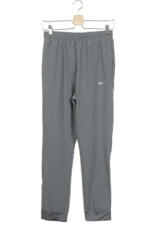 Kinder Sporthose Nike, Größe 12-13y/ 158-164 cm, Farbe Grau, 88% Polyester, 12% Elastan, Preis 31,54 €