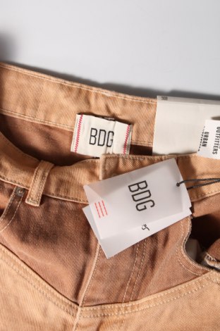 Γυναικείο κοντό παντελόνι BDG, Μέγεθος S, Χρώμα  Μπέζ, Τιμή 4,45 €
