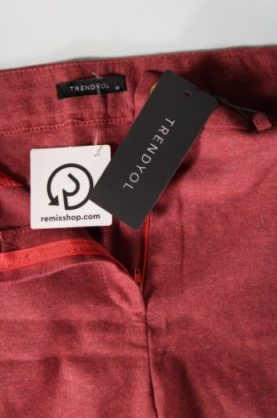 Pantaloni scurți de femei Trendyol, Mărime M, Culoare Roșu, Preț 236,84 Lei
