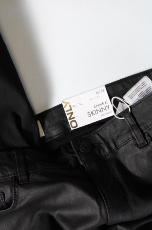 Дамски панталон ONLY, Размер XL, Цвят Черен, Цена 32,94 лв.