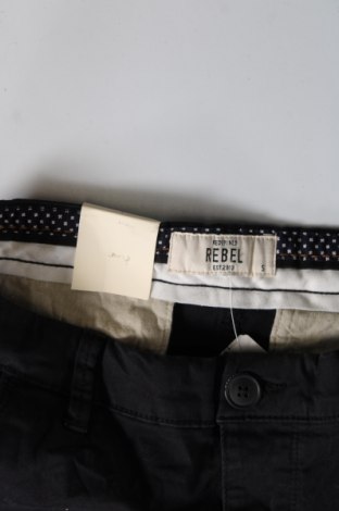 Pantaloni scurți de bărbați Rebel, Mărime S, Culoare Negru, Preț 131,58 Lei