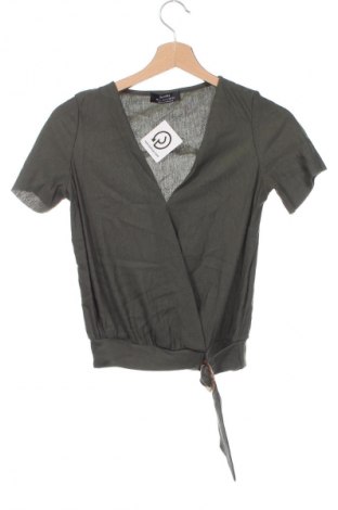 Damen Shirt Bershka, Größe XS, Farbe Grün, Preis 2,99 €