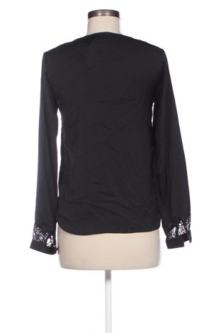 Damen Shirt Reserved, Größe XS, Farbe Schwarz, Preis 3,99 €