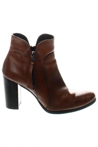 Botine de damă G.K. Mayer, Mărime 39, Culoare Maro, Preț 188,99 Lei