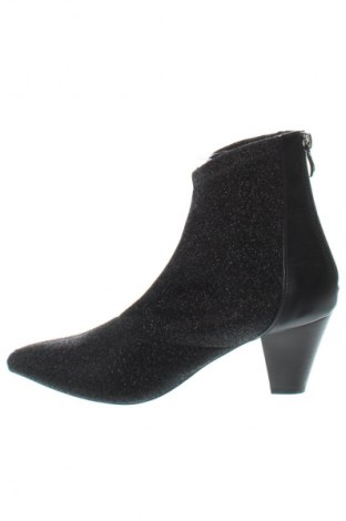 Damen Stiefeletten Vanessa Wu, Größe 37, Farbe Schwarz, Preis 25,40 €