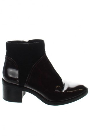 Botine de damă Zara, Mărime 39, Culoare Maro, Preț 102,49 Lei