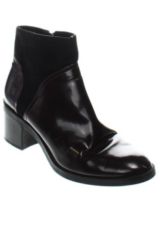 Botine de damă Zara, Mărime 39, Culoare Maro, Preț 203,99 Lei