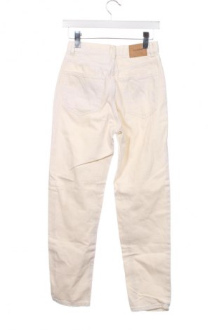 Damskie jeansy Pull&Bear, Rozmiar XS, Kolor ecru, Cena 33,99 zł