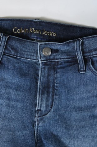 Γυναικείο κοντό παντελόνι Calvin Klein Jeans, Μέγεθος S, Χρώμα Μπλέ, Τιμή 16,99 €