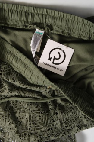 Pantaloni scurți de femei Censored, Mărime L, Culoare Verde, Preț 20,99 Lei