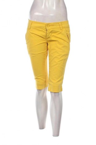 Damen Shorts Miss Sixty, Größe M, Farbe Gelb, Preis 6,99 €