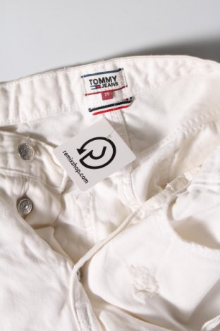 Női rövidnadrág Tommy Jeans, Méret L, Szín Fehér, Ár 9 299 Ft