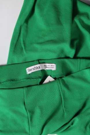 Pantaloni de femei Bershka, Mărime S, Culoare Verde, Preț 33,99 Lei