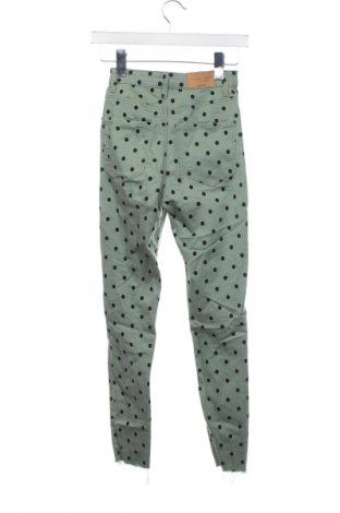 Pantaloni de femei Stradivarius, Mărime XXS, Culoare Verde, Preț 20,99 Lei