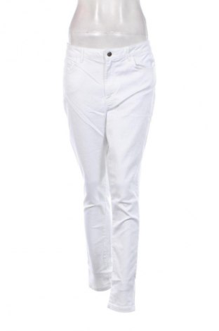 Pantaloni de femei Vero Moda, Mărime L, Culoare Alb, Preț 99,99 Lei