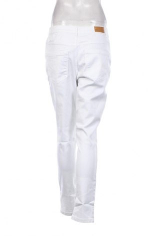 Pantaloni de femei Vero Moda, Mărime L, Culoare Alb, Preț 99,99 Lei