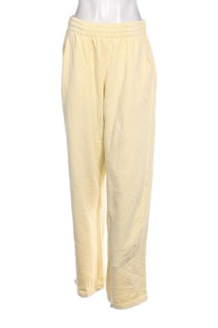 Pantaloni trening de femei Adidas Originals, Mărime L, Culoare Galben, Preț 153,99 Lei