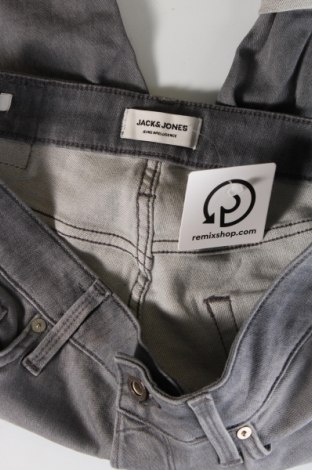 Pantaloni scurți de bărbați Jack & Jones, Mărime S, Culoare Gri, Preț 81,99 Lei