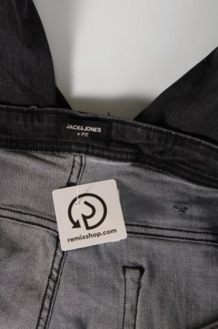 Мъжки къс панталон Jack & Jones, Размер M, Цвят Сив, Цена 20,99 лв.