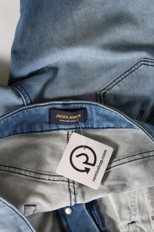 Pantaloni scurți de bărbați Jack & Jones, Mărime M, Culoare Albastru, Preț 86,73 Lei