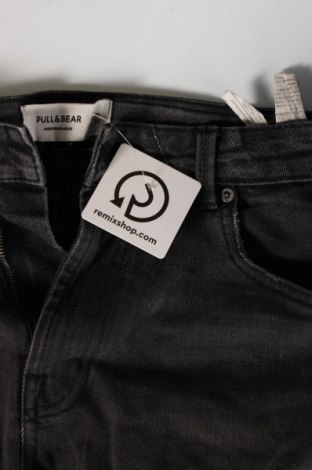 Ανδρικό κοντό παντελόνι Pull&Bear, Μέγεθος L, Χρώμα Γκρί, Τιμή 16,93 €