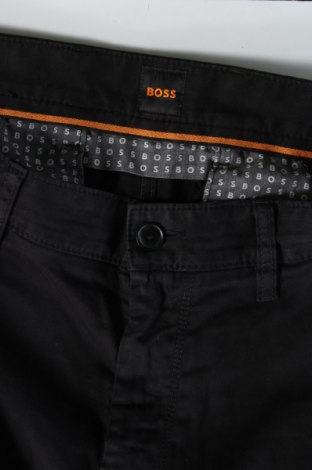 Pantaloni de bărbați BOSS, Mărime L, Culoare Negru, Preț 543,49 Lei