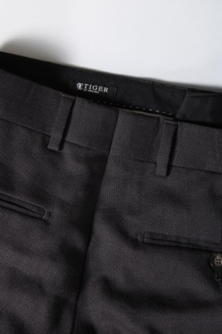 Pantaloni de bărbați Tiger Of Sweden, Mărime M, Culoare Albastru, Preț 79,06 Lei