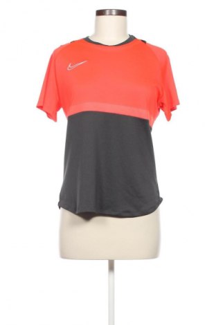 Dámské tričko Nike, Velikost M, Barva Vícebarevné, Cena  439,00 Kč