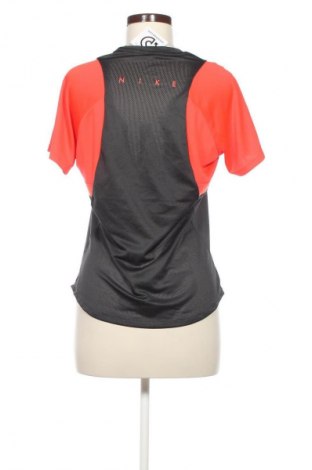 Dámské tričko Nike, Velikost M, Barva Vícebarevné, Cena  439,00 Kč