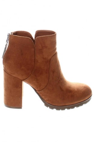 Dámské boty  Bershka, Velikost 36, Barva Hnědá, Cena  779,00 Kč