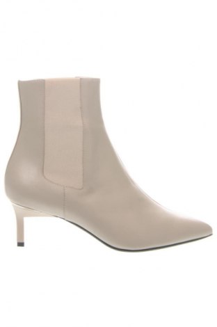 Botine de damă Calvin Klein, Mărime 38, Culoare Ecru, Preț 974,99 Lei