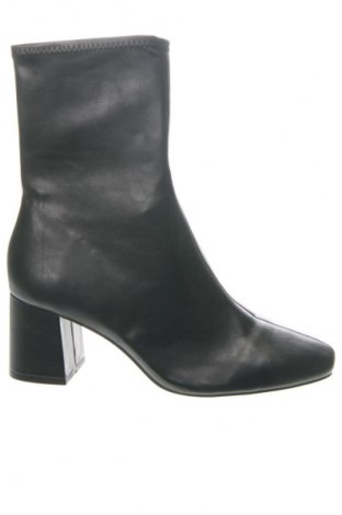 Botine de damă Pull&Bear, Mărime 39, Culoare Negru, Preț 200,64 Lei