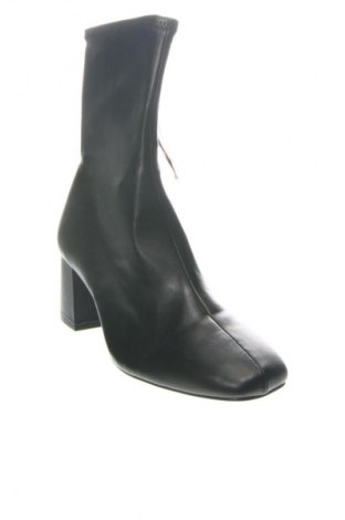 Botine de damă Pull&Bear, Mărime 39, Culoare Negru, Preț 200,64 Lei