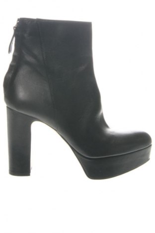 Damskie botki Zara, Rozmiar 38, Kolor Czarny, Cena 94,34 zł