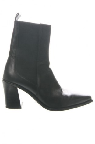 Damskie kozaki Zara, Rozmiar 36, Kolor Czarny, Cena 100,99 zł