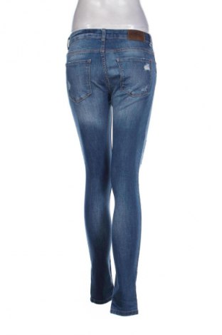 Blugi de femei Bershka, Mărime M, Culoare Albastru, Preț 76,00 Lei