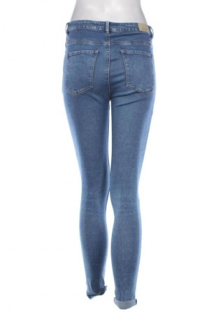 Dámské džíny  Bershka, Velikost M, Barva Modrá, Cena  379,00 Kč