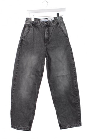 Дамски дънки Bershka, Размер XS, Цвят Сив, Цена 29,33 лв.
